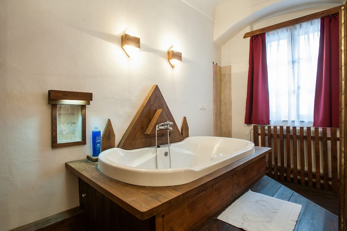 superior room | deep-soaking bathtub