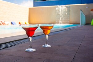 Bar junto a la piscina