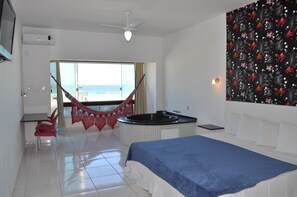 Deluxe frente mar com hidro | 迷你吧、办公桌、笔记本电脑工作区、遮光窗帘