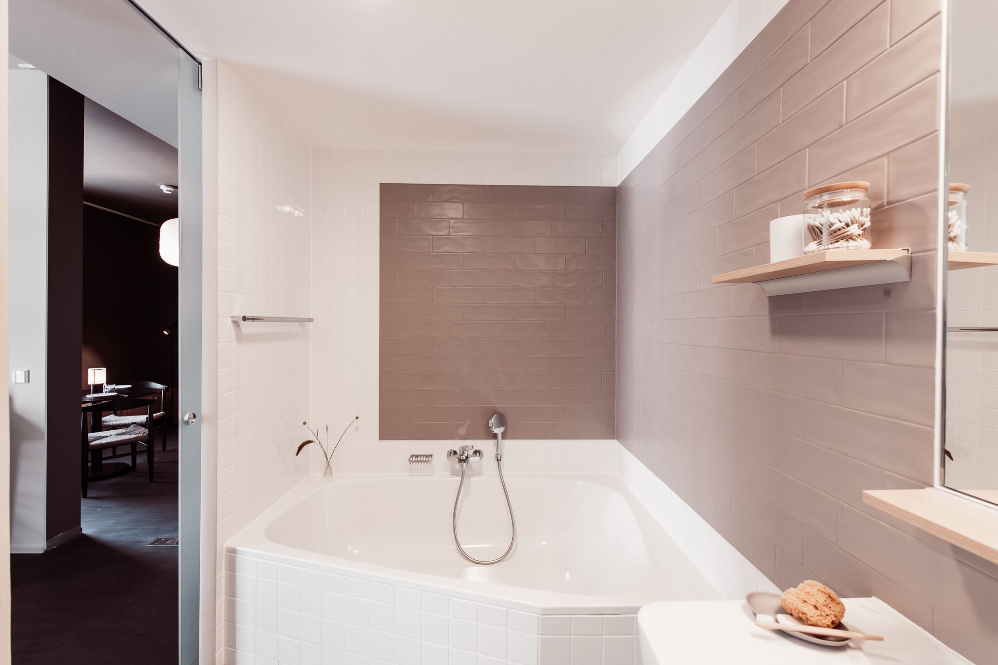 Departamento Elite, 1 cama Queen size | Baño | Tina y regadera independientes, secadora de cabello, toallas, jabón 