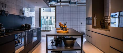 Batterie de cuisine, vaisselle et ustensiles