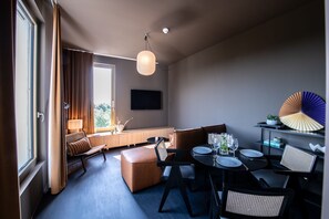 Grand Apartment, 1 Queen Bed with Sofa bed | Premium bedding, Select Comfort beds, iron/ironing board, free WiFi - City Pop 2Night Basel - Self check-in (Basel)