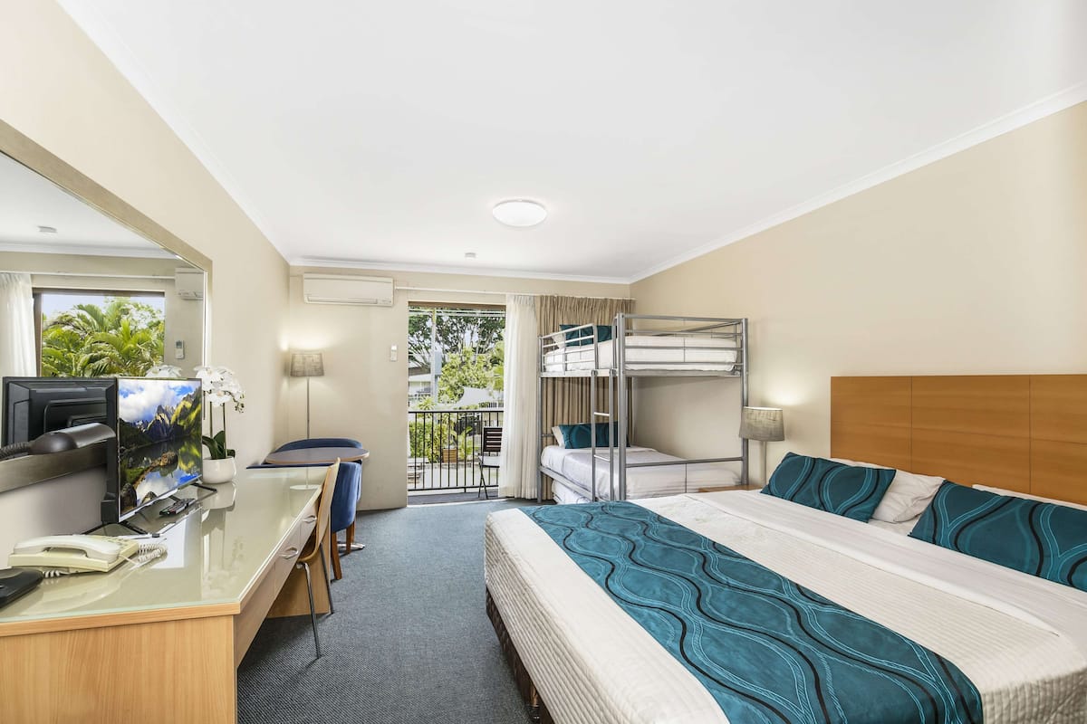 suite, multiple beds, non smoking, kitchenette (living room) | premium bedding, pillow-top beds, minibar, in-room safe