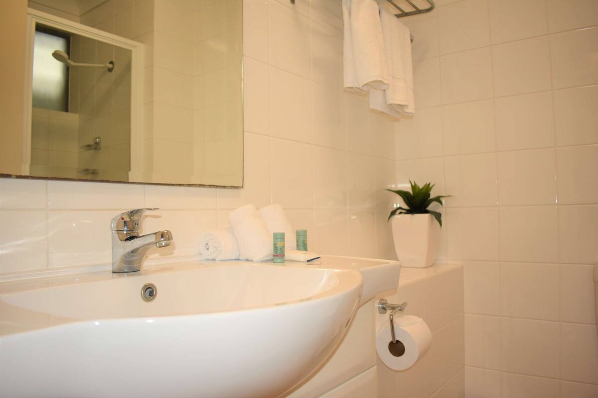 premium bedding, pillow-top beds, minibar, in-room safe