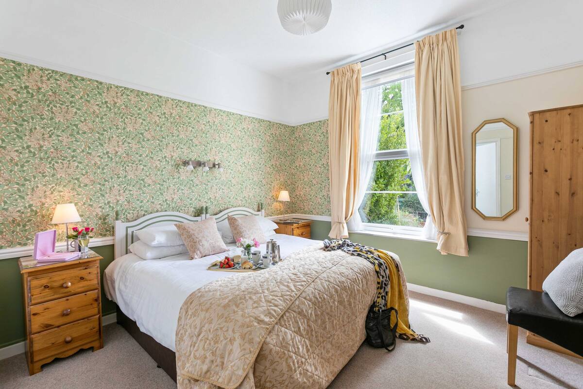 Twin Room, Ground Floor (Ground Floor Twin/Superking) | Iron/ironing board, WiFi, bed sheets, alarm clocks