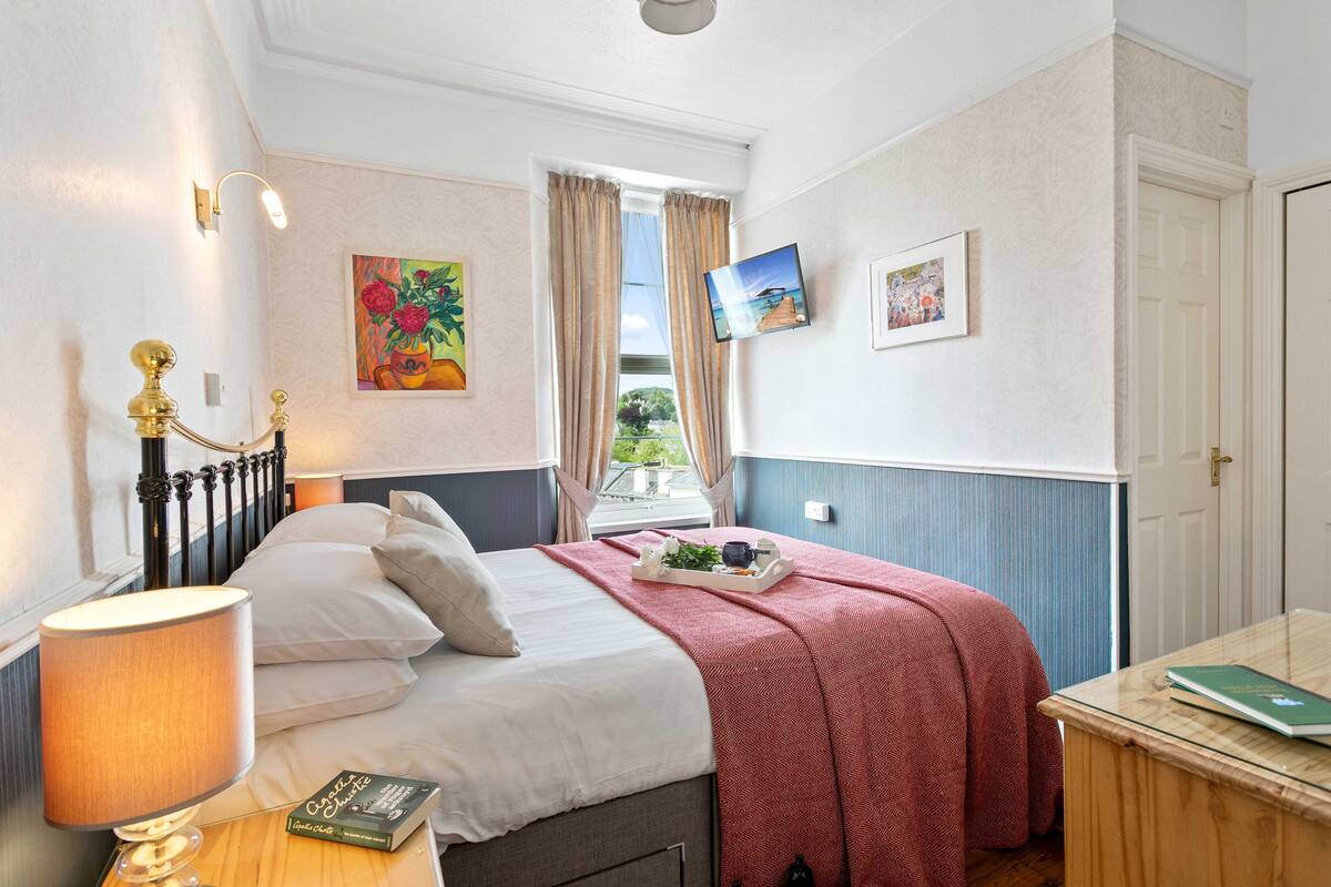 Superior Suite (FIrst Floor Large Suite) | Iron/ironing board, WiFi, bed sheets, alarm clocks