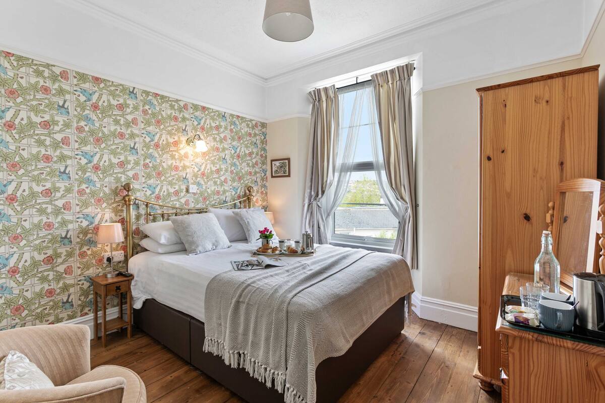 Deluxe Double Room (King Size Double Shower) | Iron/ironing board, WiFi, bed sheets, alarm clocks