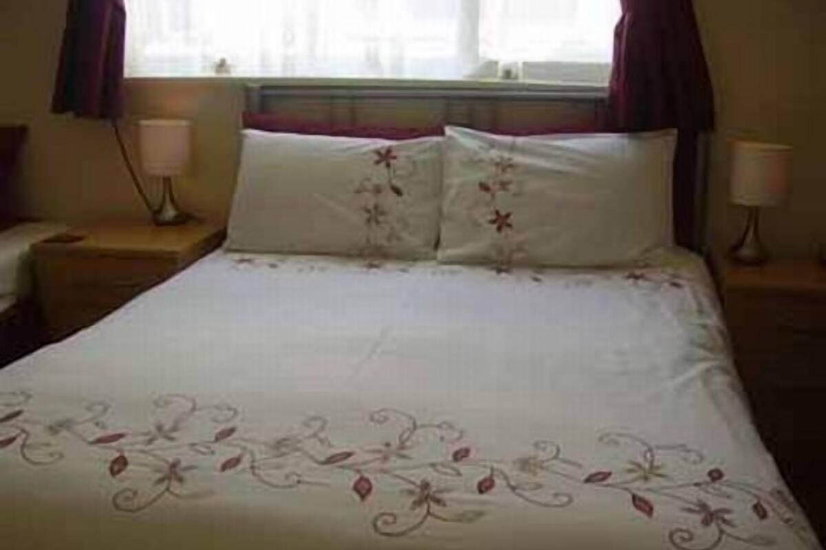 Suite, Ensuite (2 Adults & 1 Child)