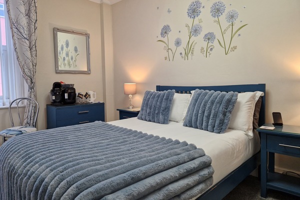 Double Room (Double room-Ensuite with Shower.) | Iron/ironing board