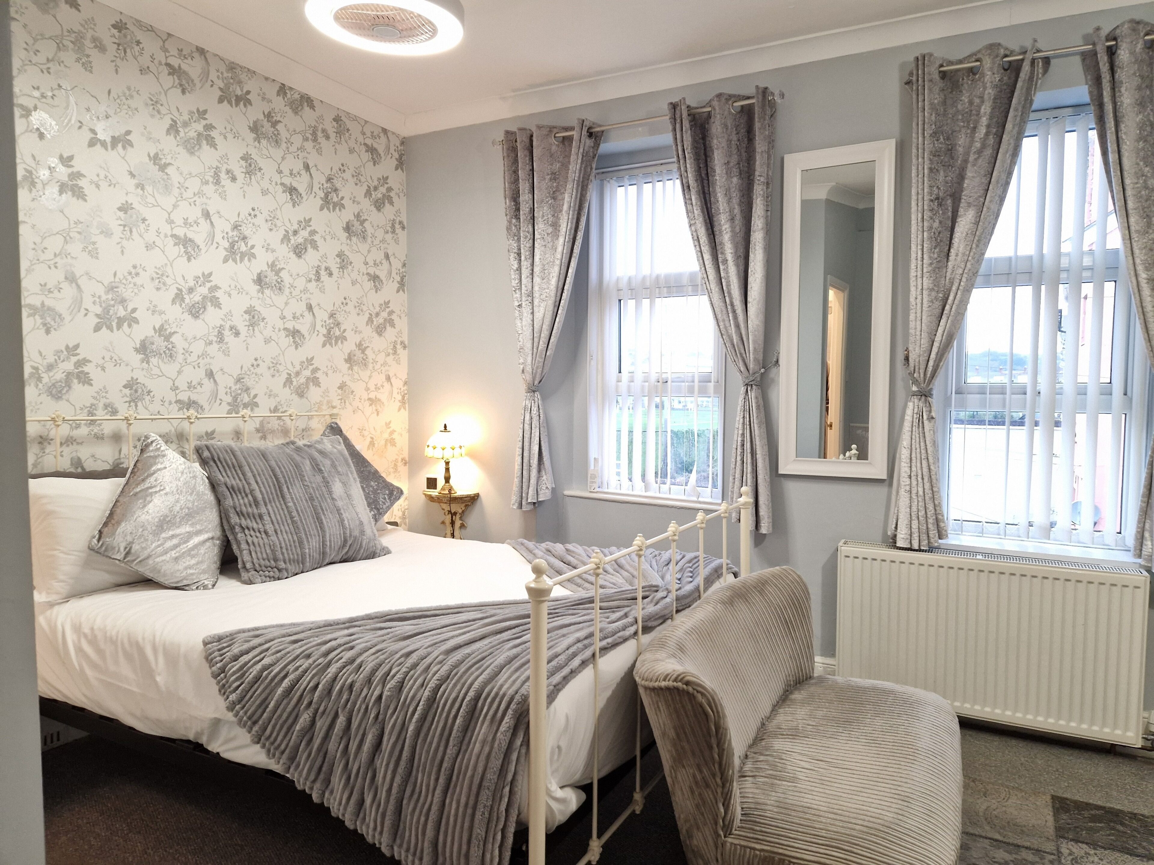 双人房 (King-Ensuite with Shower) | 熨斗/熨板