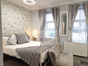 ห้องดับเบิล (King-Ensuite with Shower) | เตารีด/โต๊ะรีดผ้า