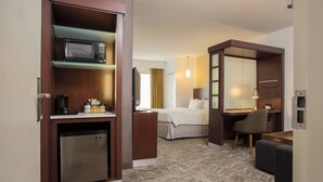 Desk, laptop workspace, blackout drapes, iron/ironing board - SpringHill Suites by Marriott Quakertown (Quakertown)