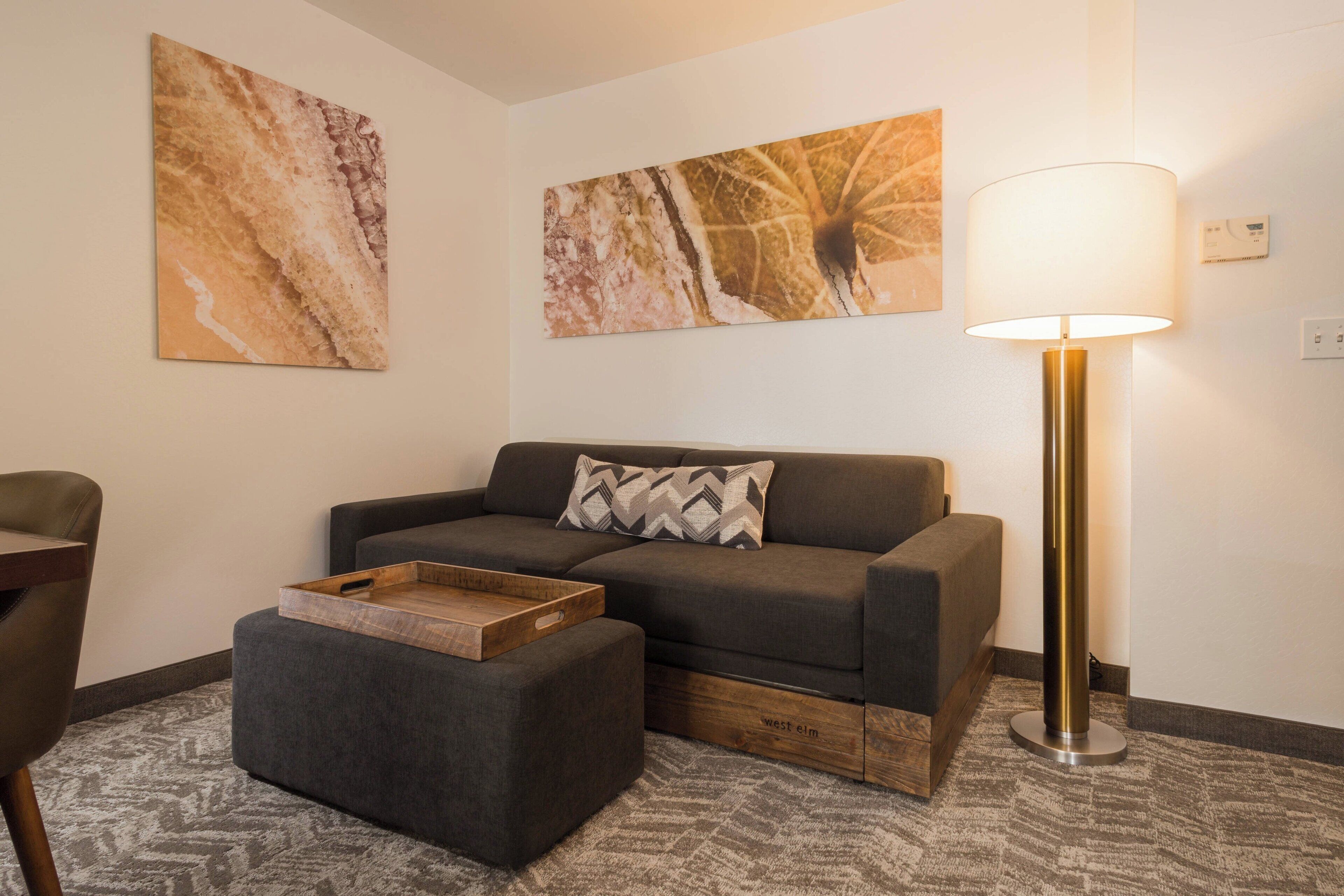 Télévision à écran plat de 37 pouces avec chaînes par câble, télévision