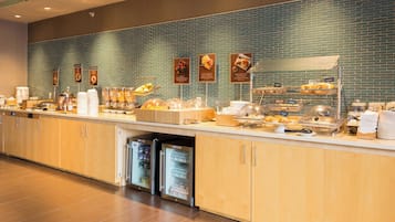 Free daily continental breakfast