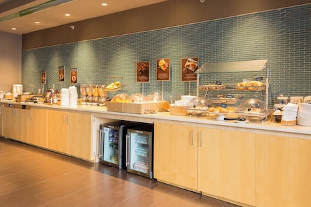 Free daily continental breakfast