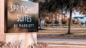Señal de Springhill Suites by Marriott.