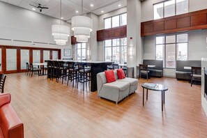 Free daily buffet breakfast - Hampton Inn & Suites by Hilton Brantford Conference Centre (Brantford)