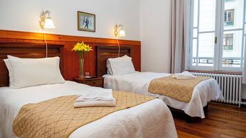 Coffres-forts dans les chambres, Wi-Fi gratuit, draps fournis