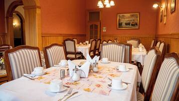 Petit déjeuner en libre-service compris tous les jours