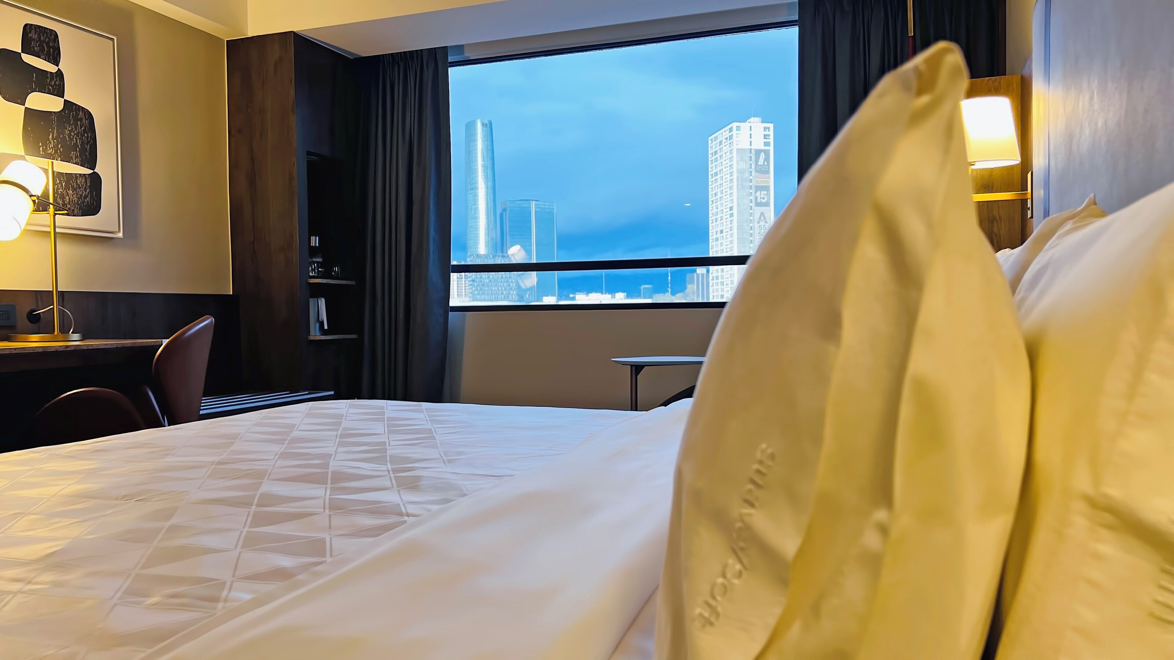 Standard Room, 1 King Bed | In-room safe, individually furnished, desk, iron/ironing board