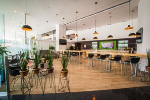 Bar (on property) - Holiday Inn Mexico City - Plaza Universidad by IHG (Mexico City)
