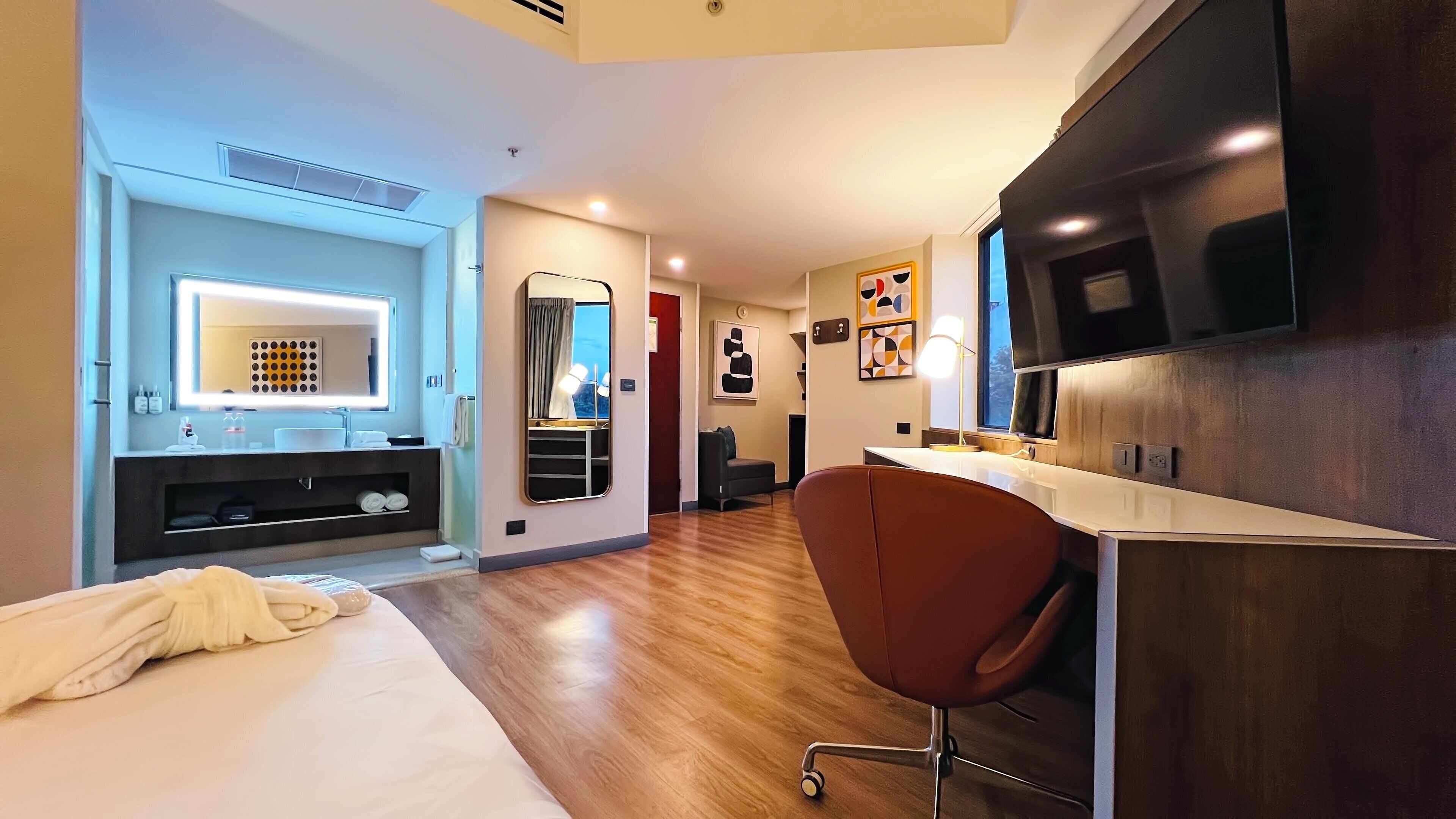 In-room safe, individually furnished, desk, iron/ironing board