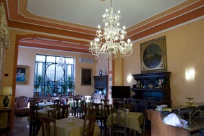 Breakfast area - Hotel Principi d'Acaja (Turin)
