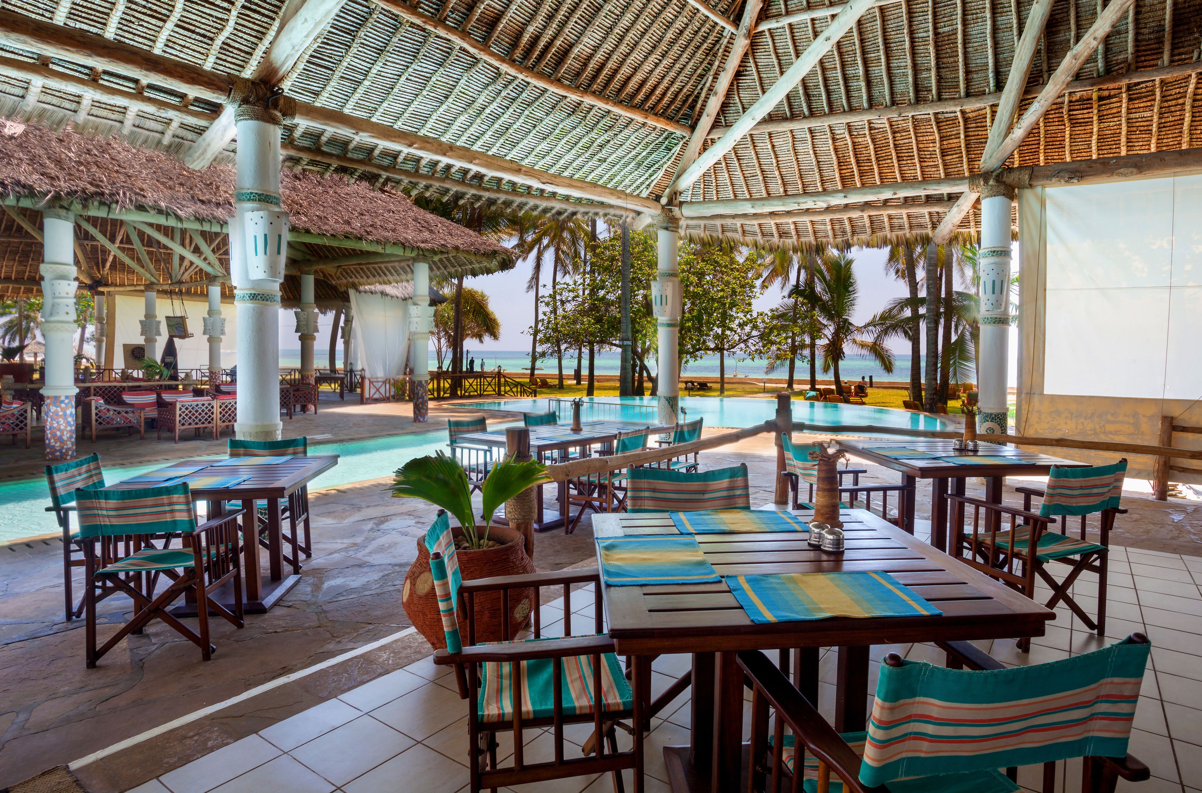 2 restaurants; breakfast, lunch and dinner served 