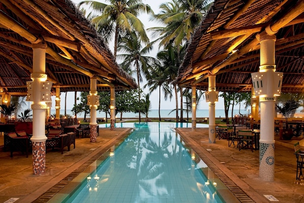 Outdoor pool, pool umbrellas, sun loungers