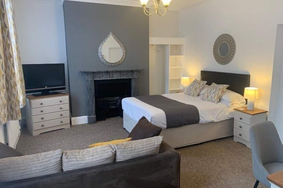 desk, iron/ironing board, free wifi, bed sheets