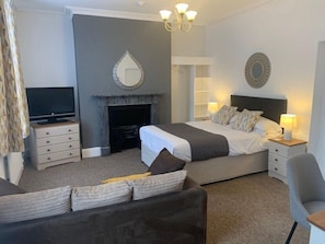 Desk, iron/ironing board, free WiFi, bed sheets - Abbots Mead Hotel (Shrewsbury)
