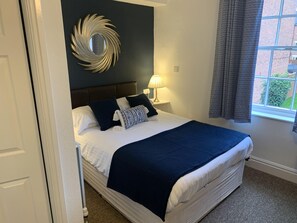 Chambre Double, 1 lit double | Bureau, fer et planche à repasser, Wi-Fi gratuit, draps fournis