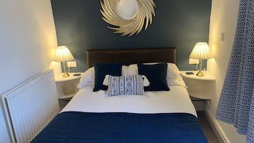 Doppia Basic, 1 letto matrimoniale | Una scrivania, ferro/asse da stiro, Wi-Fi gratuito, lenzuola