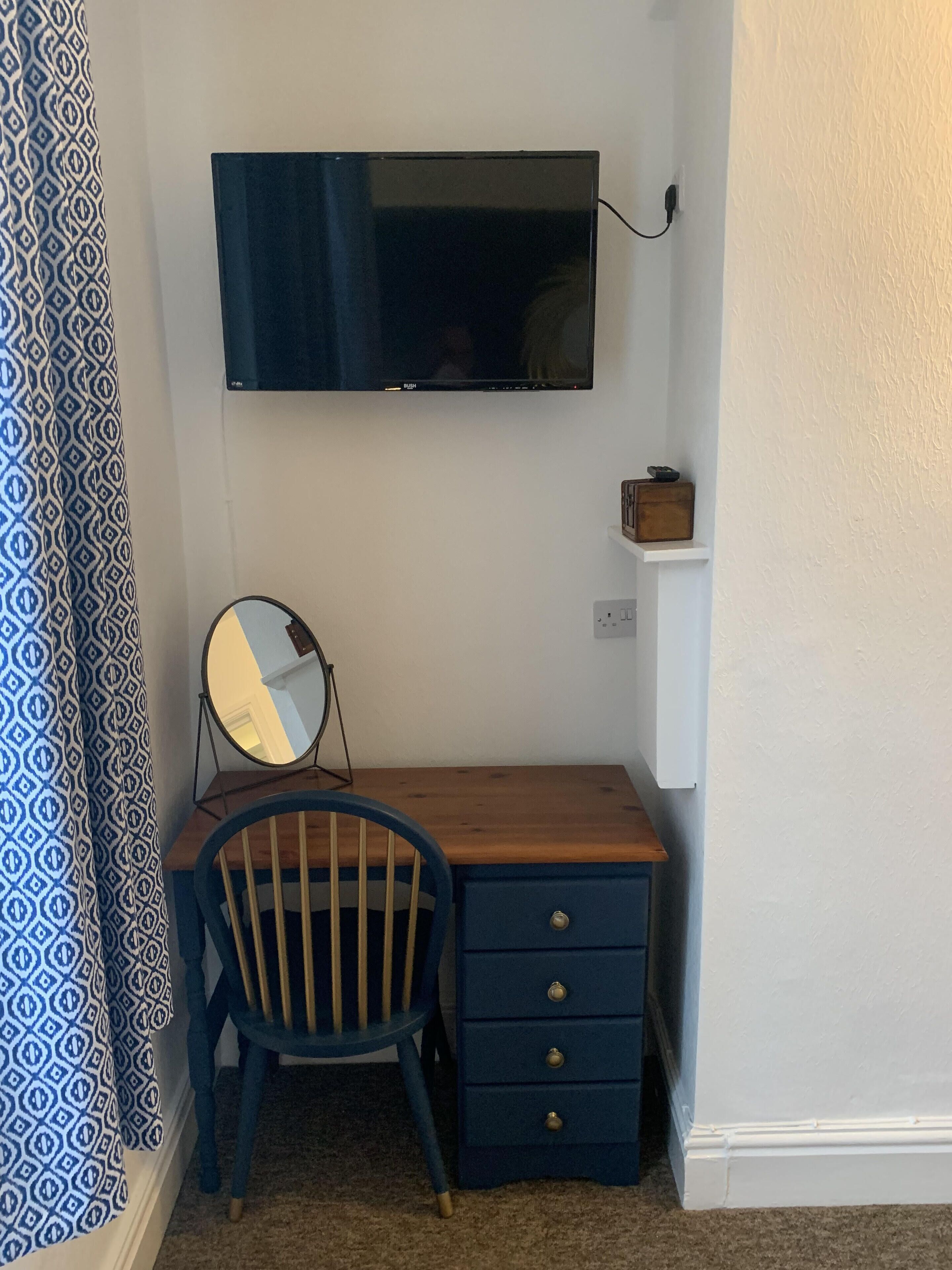 basic double room, 1 double bed | desk, iron/ironing board, free wifi, bed sheets