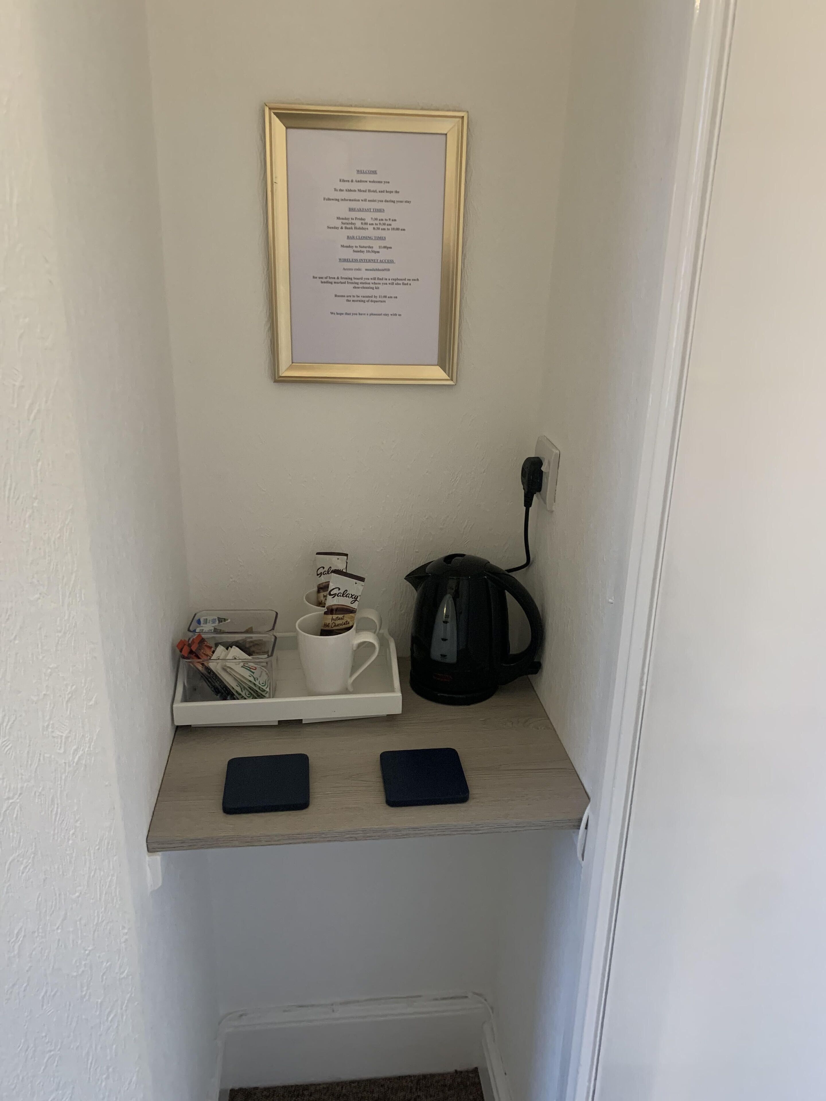 basic double room, 1 double bed | desk, iron/ironing board, free wifi, bed sheets