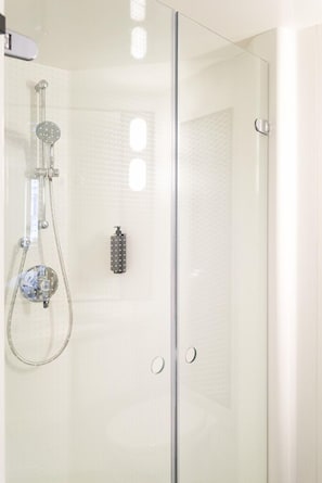 Eco-friendly toiletries, hair dryer, towels - Hotel ibis Friedrichshafen Airport Messe (Friedrichshafen)
