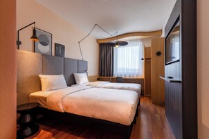 Ropa de cama hipoalergénica y escritorio 