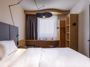 Hypo-allergenic bedding, desk, laptop workspace, soundproofing - Hotel ibis Friedrichshafen Airport Messe (Friedrichshafen)