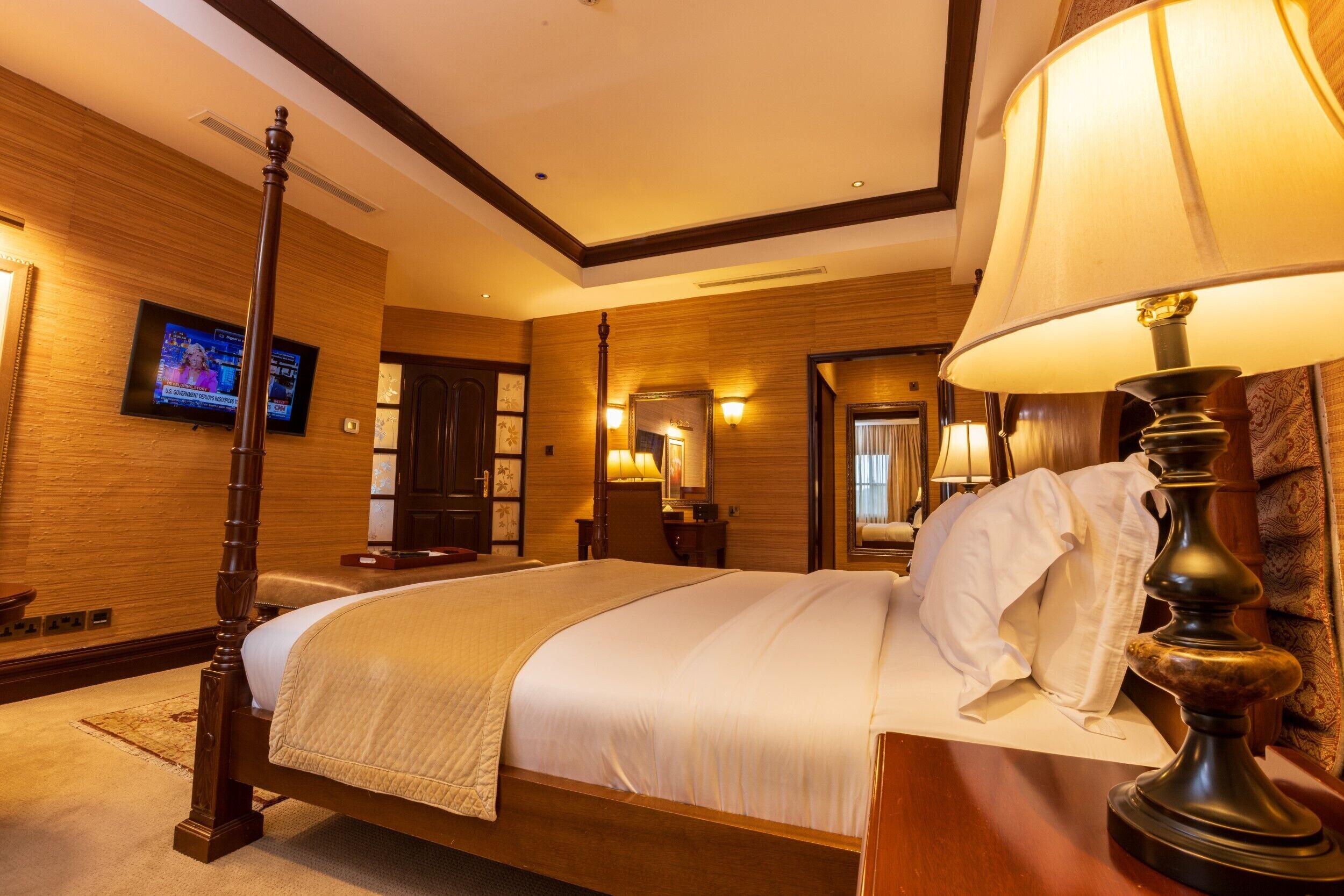 Suite – president | Sengetøy av topp kvalitet, memory foam-senger, minibar og safe på rommet