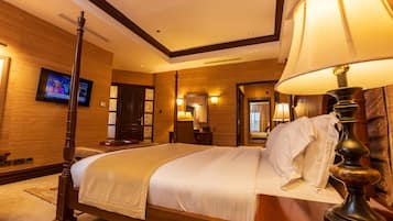 Presidential Suite | Premium bedding, memory-foam beds, minibar, in-room safe