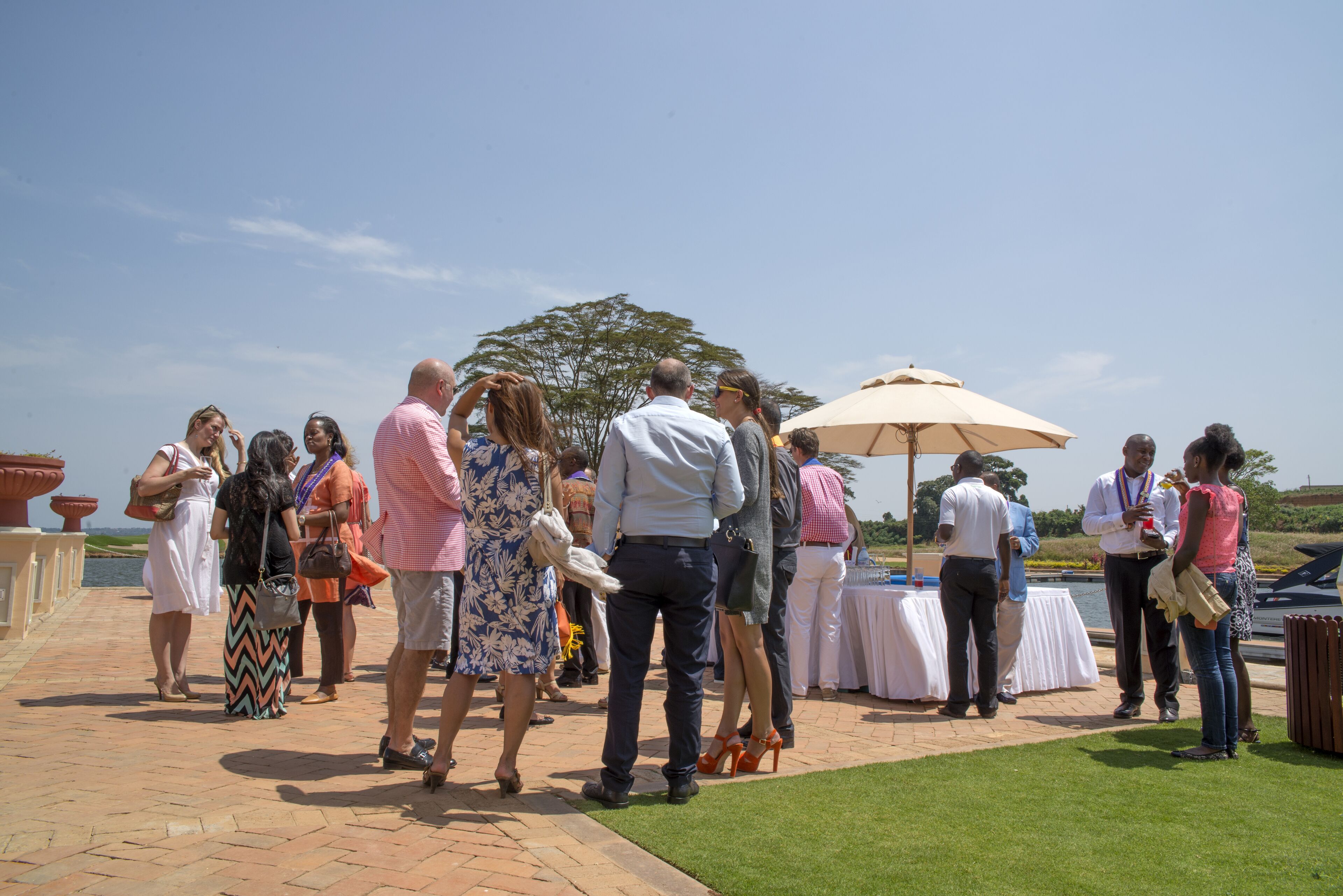 2 restaurants, breakfast, lunch, dinner served; international cuisine