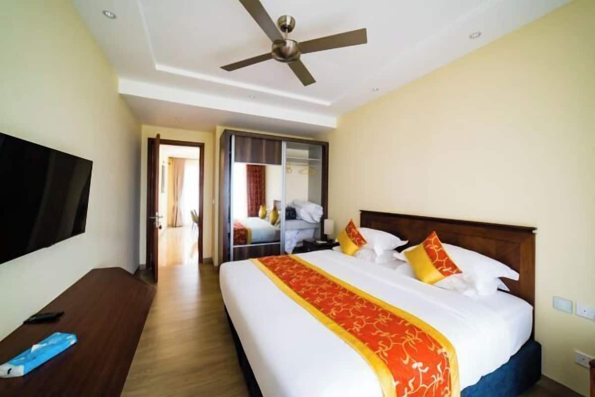 1 bedroom, premium bedding, memory foam beds, minibar