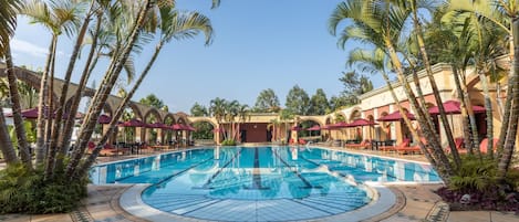 2 piscinas al aire libre