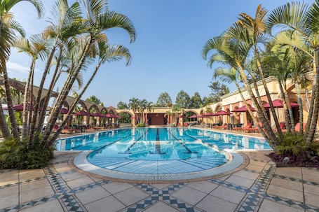 2 piscinas al aire libre. Lake Victoria Serena Golf Resort & Spa