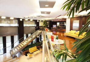 Lobby sitting area - Point Hotel Taksim (Istanbul)