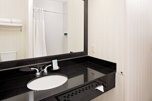 A bathroom with a black countertop, white sink, and a large mirror. - Fairfield Inn & Suites by Marriott El Paso (El Paso)