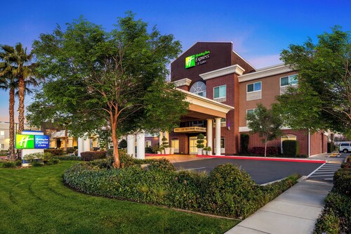 Holiday Inn Express & Suites Sacramento NE Cal Expo by IHG