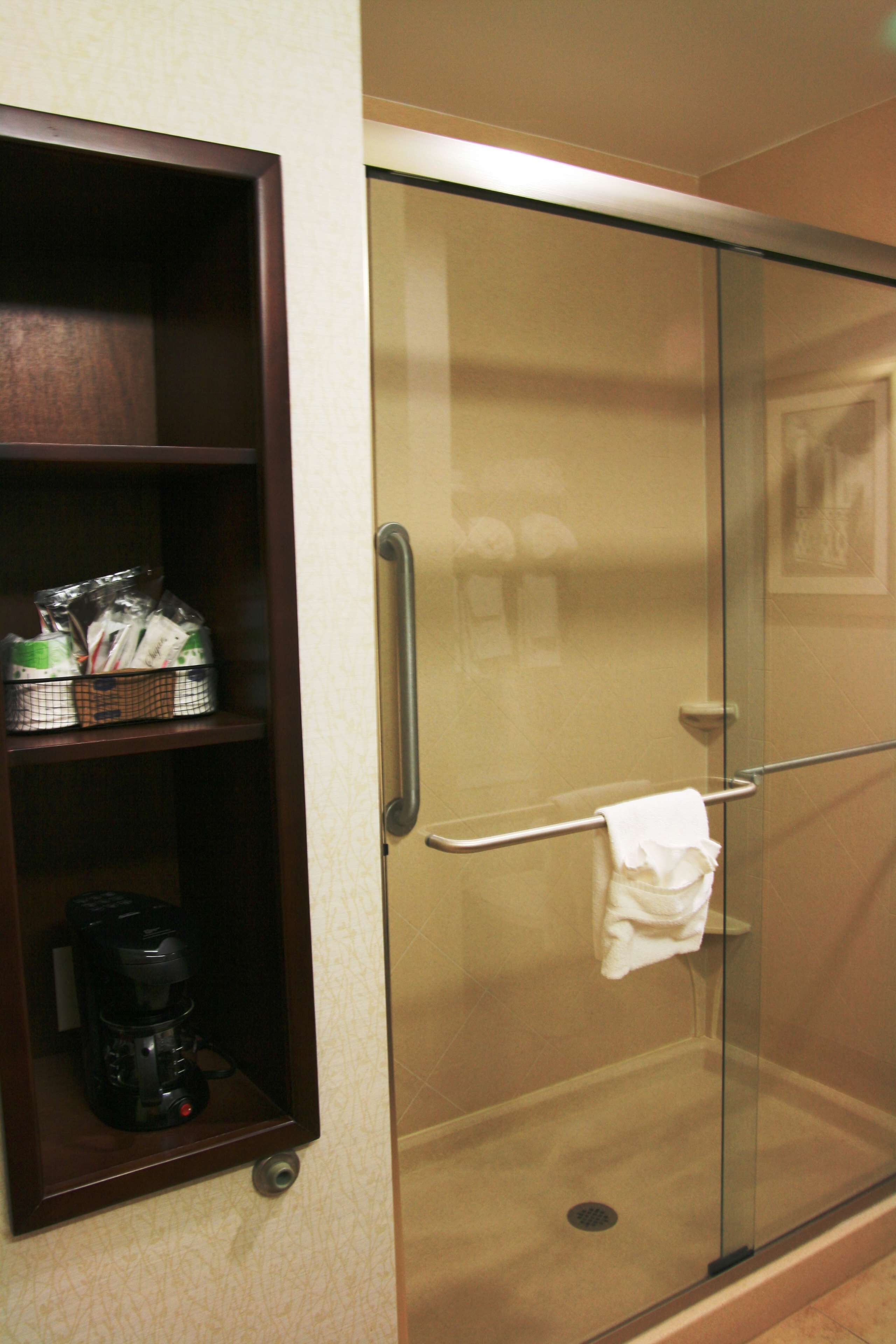 one king shower only non smoking | bathroom | combined shower/bathtub, free toiletries, hair dryer, towels