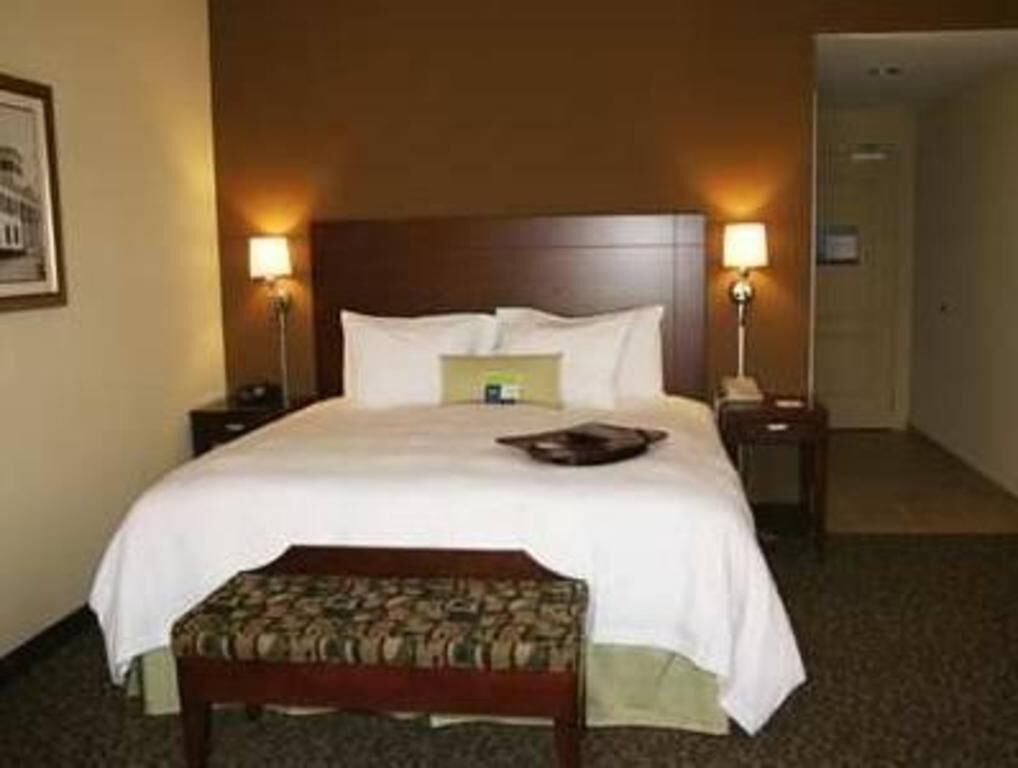 Pillowtop beds, in-room safe, desk, blackout drapes
