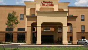 A Hampton Inn & Suites building with a beige facade, large windows, and a prominent entrance. - Hampton Inn & Suites West Point (West Point)